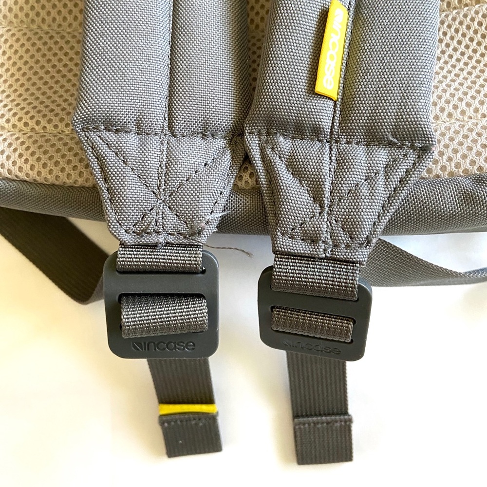 Incase 13.5” Laptop Backpack - Picture 4 of 5
